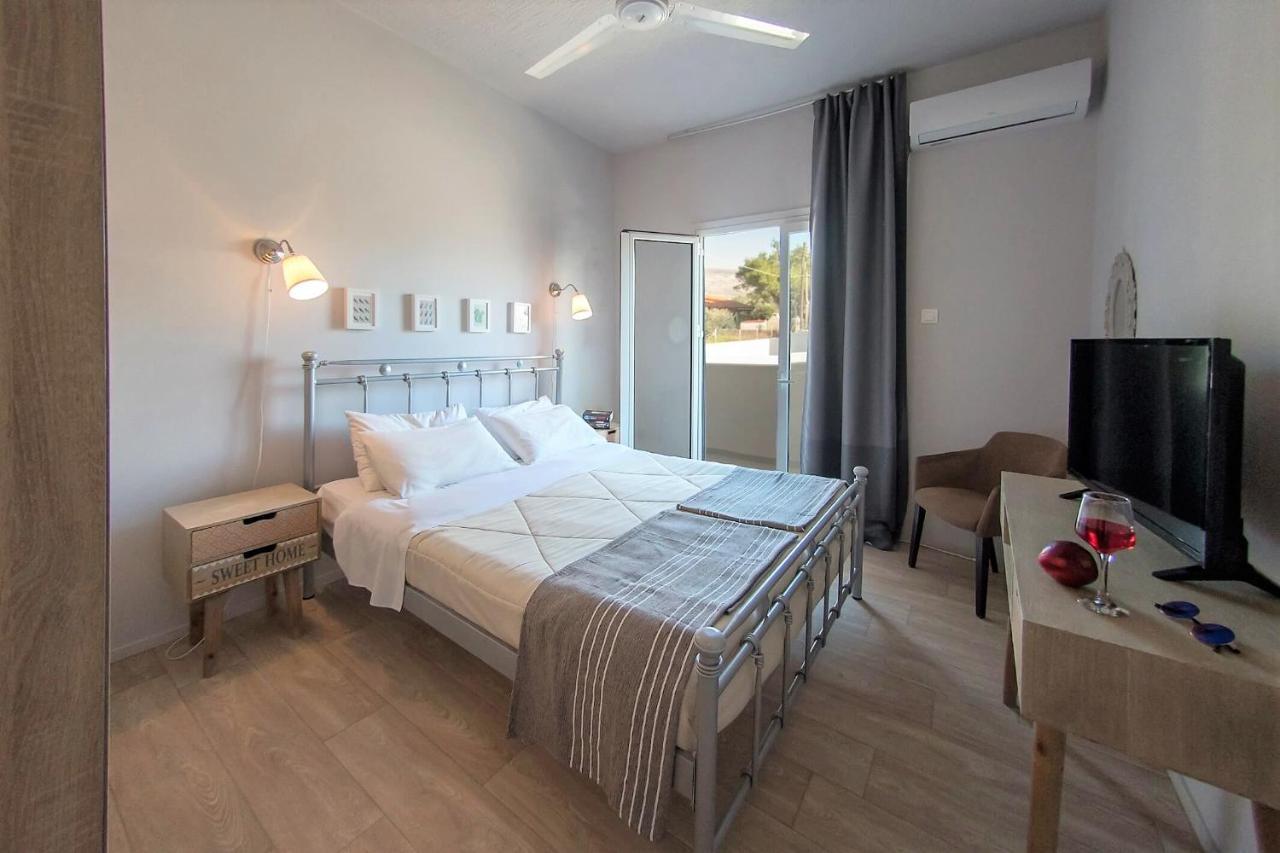 Complex Lagonissi With Swimming Pool. * Lagonisi