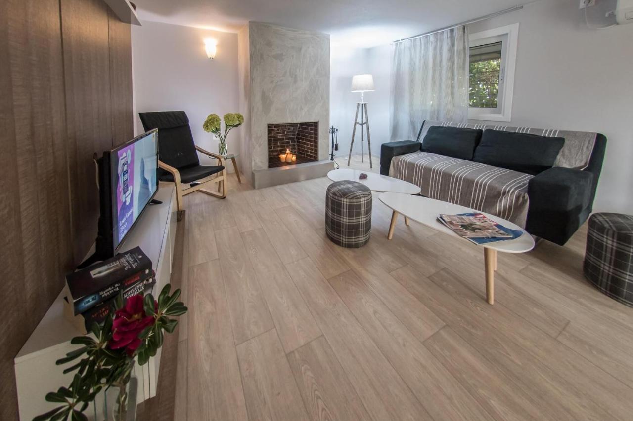 Complex Lagonissi With Swimming Pool. Apartment Lagonisi